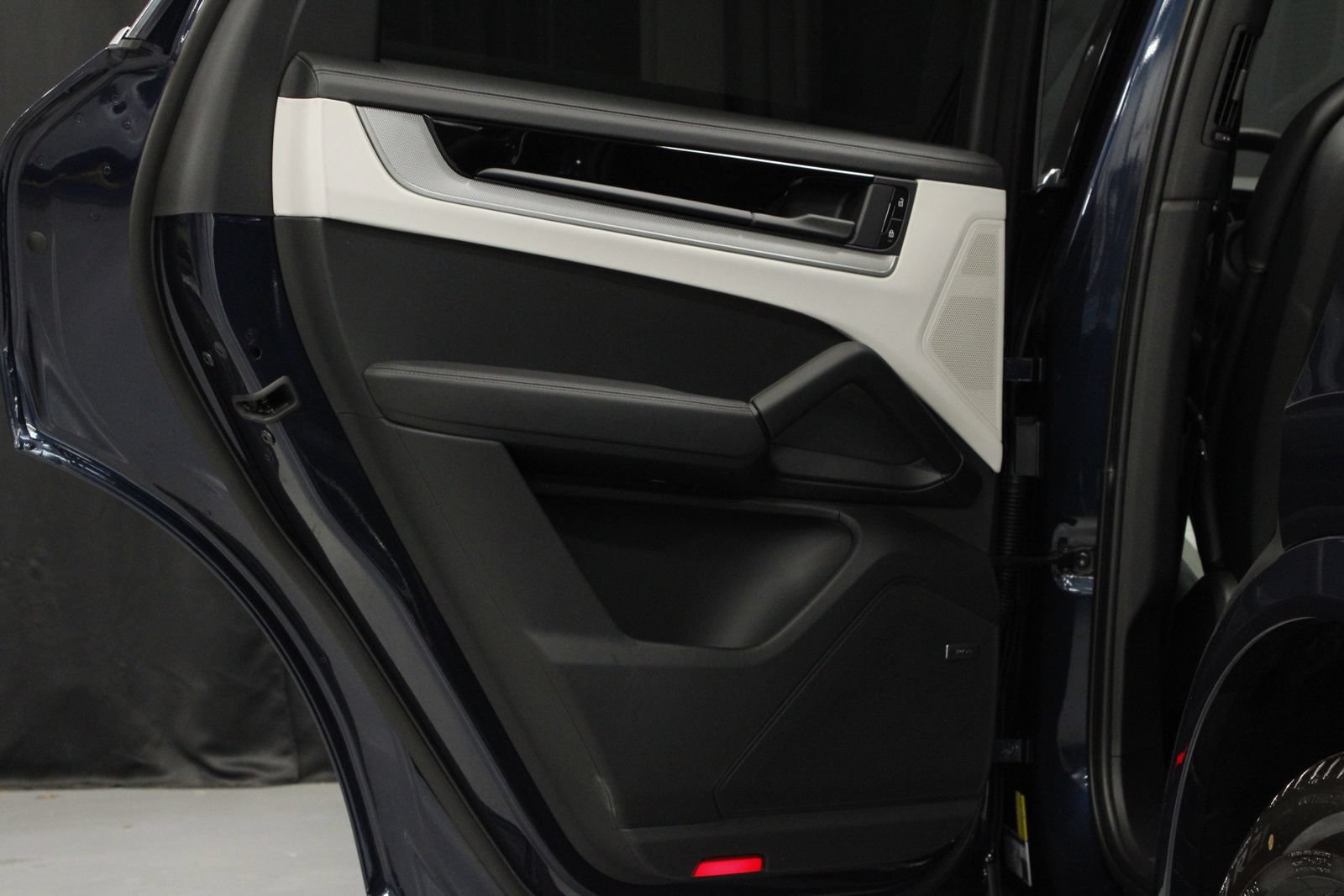New 2026 Porsche Cayenne Coupe AWD/4WD image 17