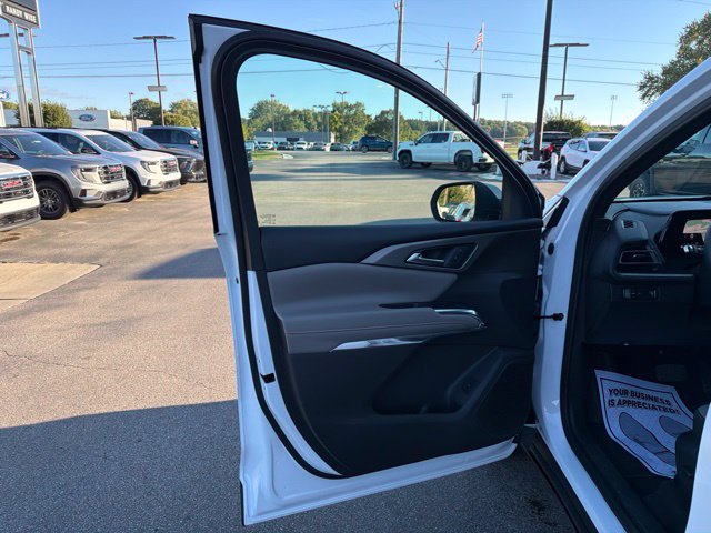 Certified 2026 Chevrolet Traverse LT w/ Driver Confidence Package FWD image 12