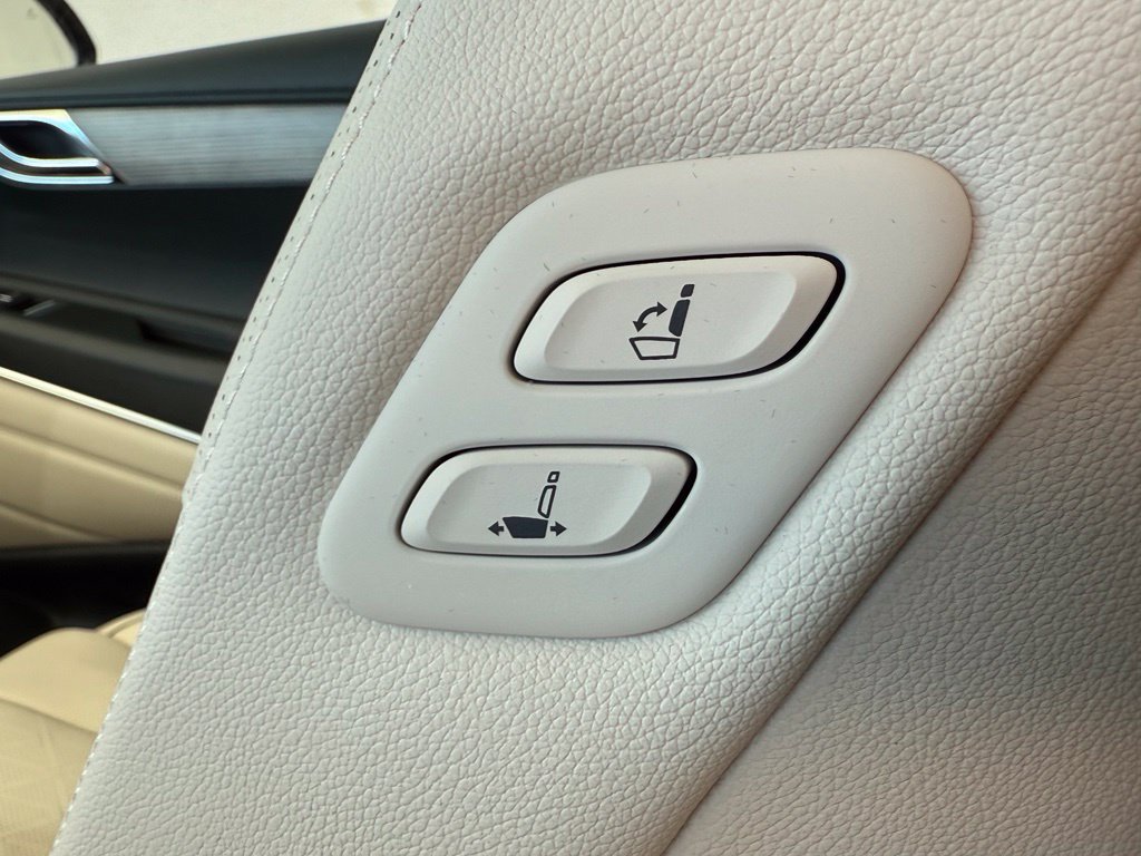 Used 2026 Genesis GV80 2.5T Prestige AWD/4WD image 32