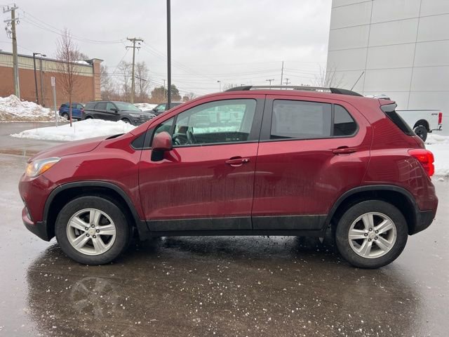 Used 2022 Chevrolet Trax LT w/ LT Convenience Package image 7