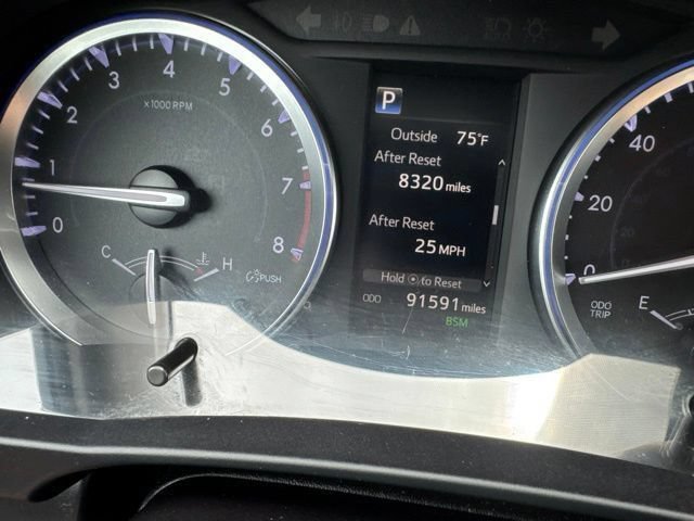 Used 2017 Toyota Highlander XLE FWD image 2
