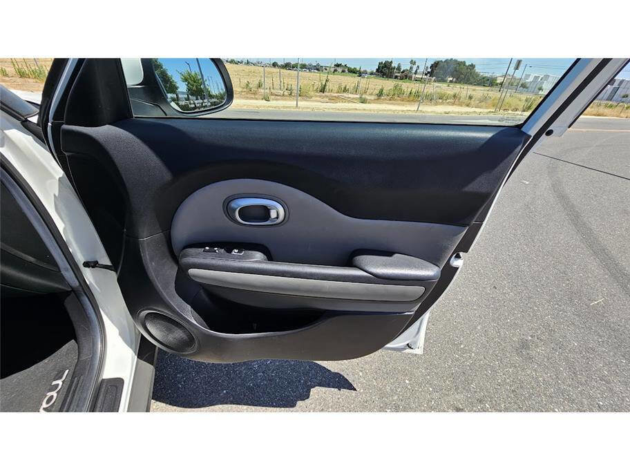 Used 2017 Kia Soul + image 29