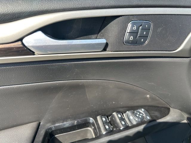 Used 2015 Ford Fusion SE w/ Equipment Group 202A image 12