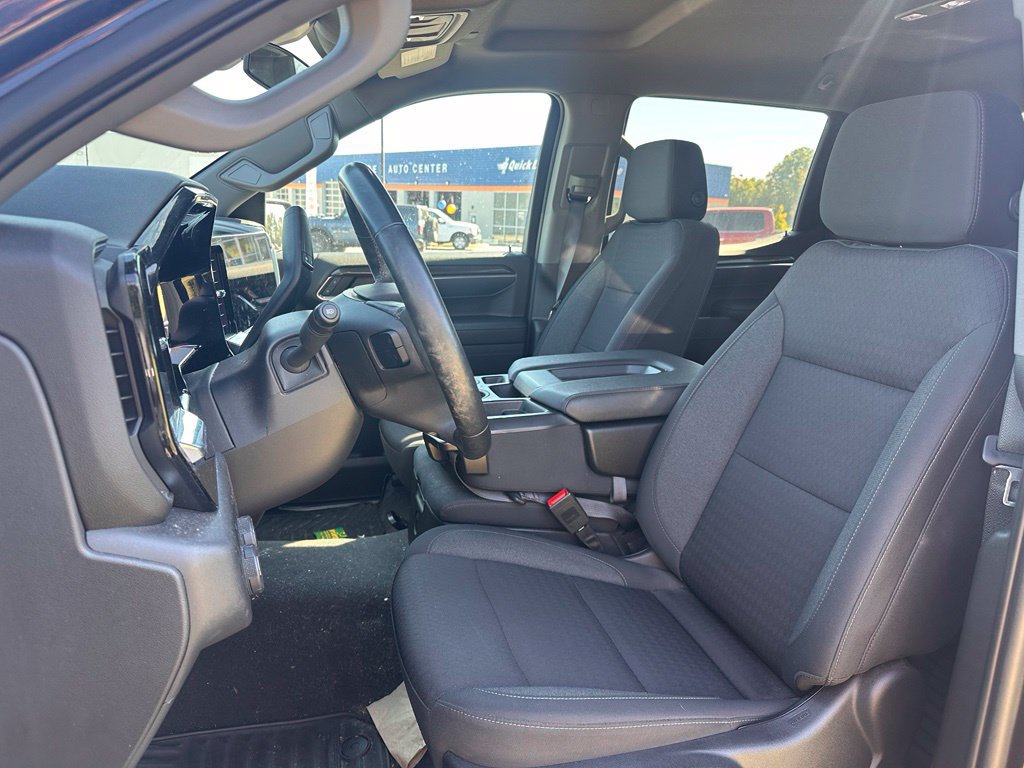 Used 2023 Chevrolet Silverado 1500 LT AWD/4WD image 3