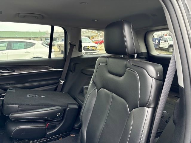 Used 2023 Jeep Grand Cherokee L Limited w/ Black Appearance Package image 11