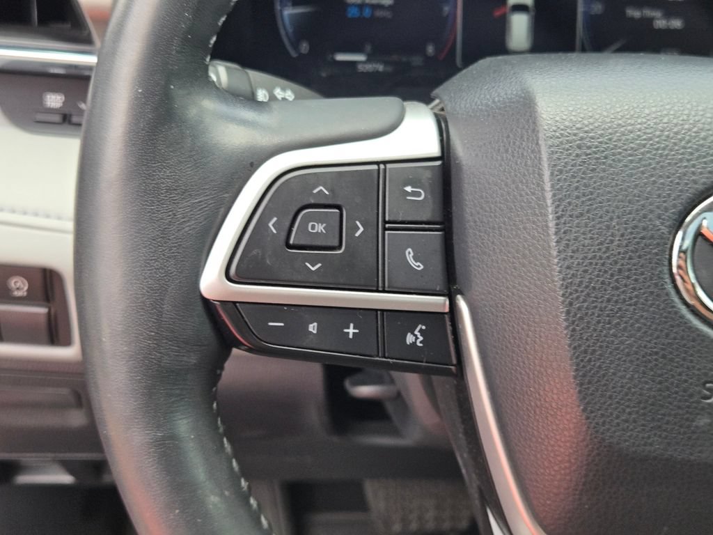 Used 2023 Toyota Highlander Limited FWD image 25
