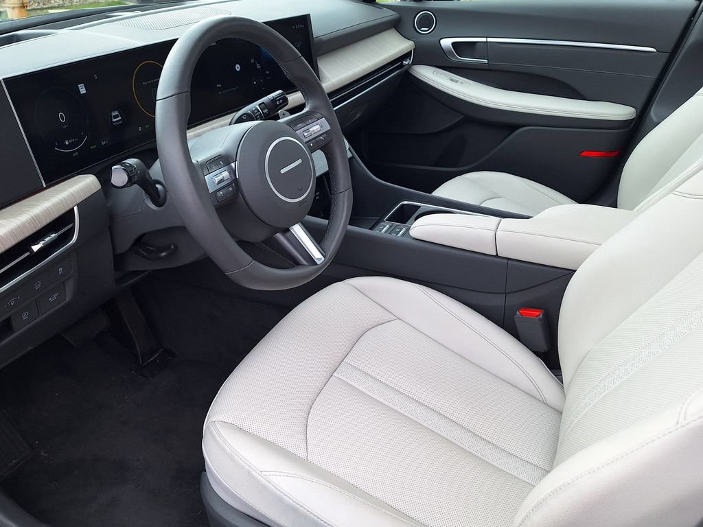 New 2025 Hyundai Sonata Limited FWD image 10