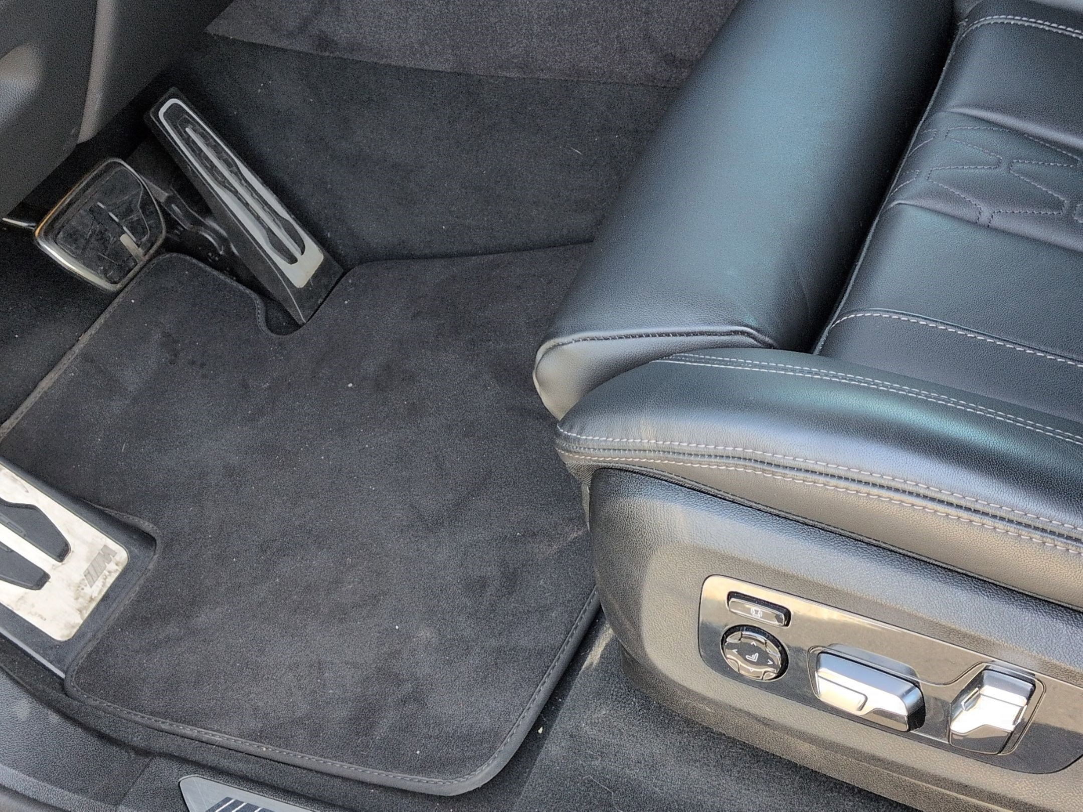 Used 2025 BMW X7 M60i AWD/4WD image 53