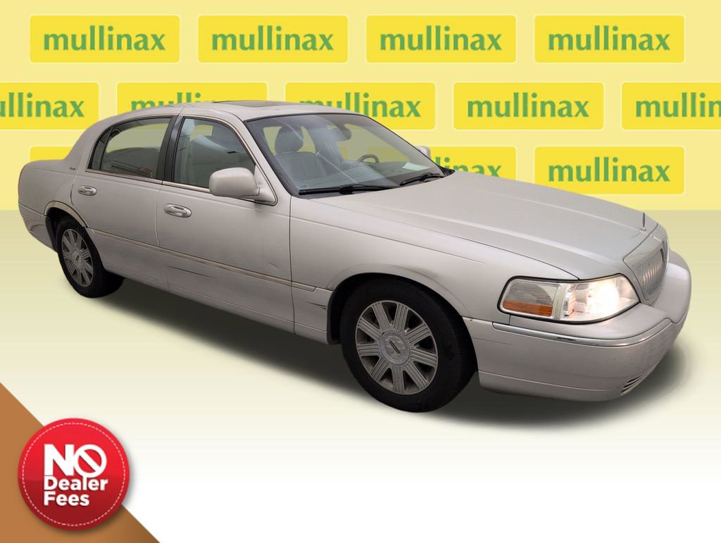 Used 2004 Lincoln Town Car Ultimate image 1