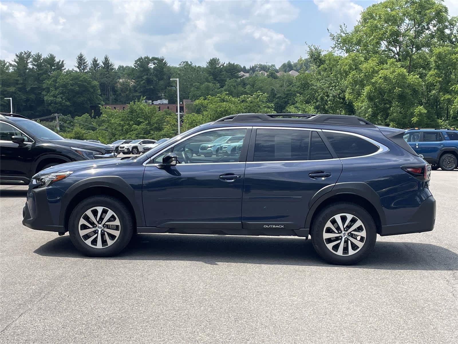 Certified 2025 Subaru Outback Premium AWD/4WD image 2