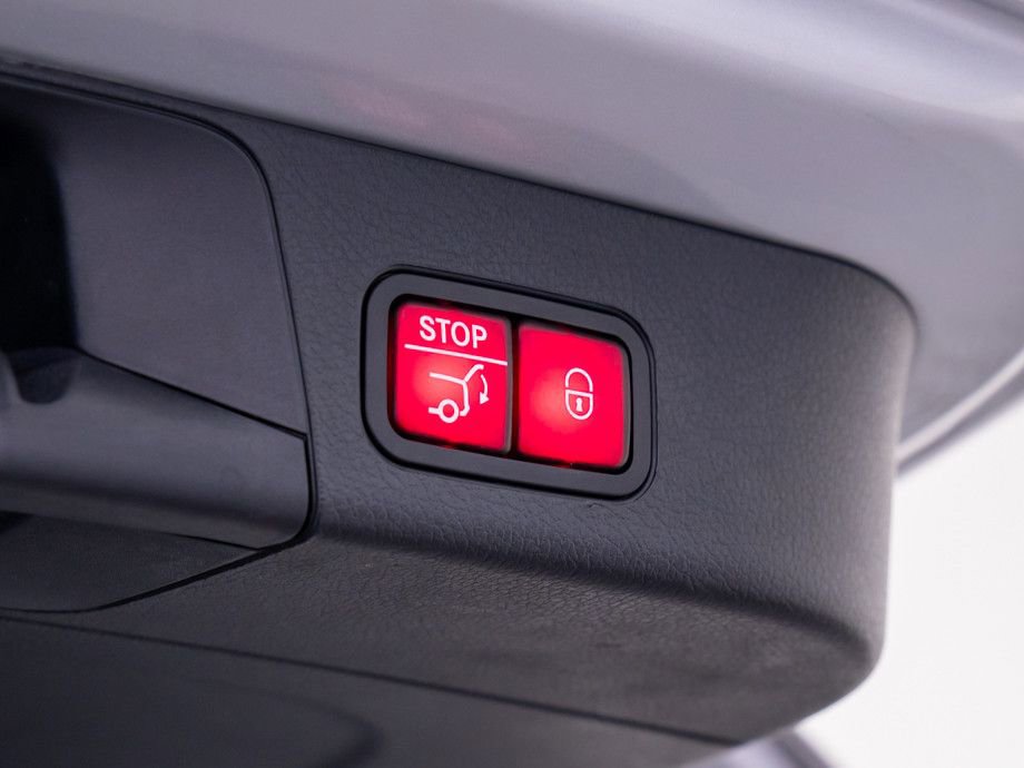 Used 2021 Mercedes-Benz GLB 250 4MATIC w/ Premium Package image 33