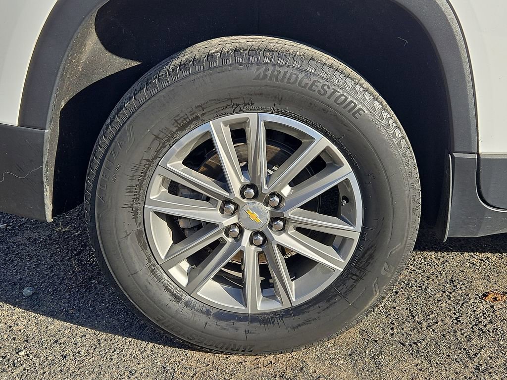 Used 2023 Chevrolet Traverse LT image 11