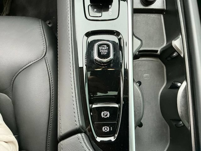 Certified 2025 Volvo XC90 B5 Core AWD/4WD image 16