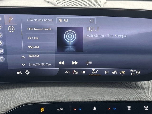 Used 2025 Buick Enclave Sport Touring w/ Power Package image 29