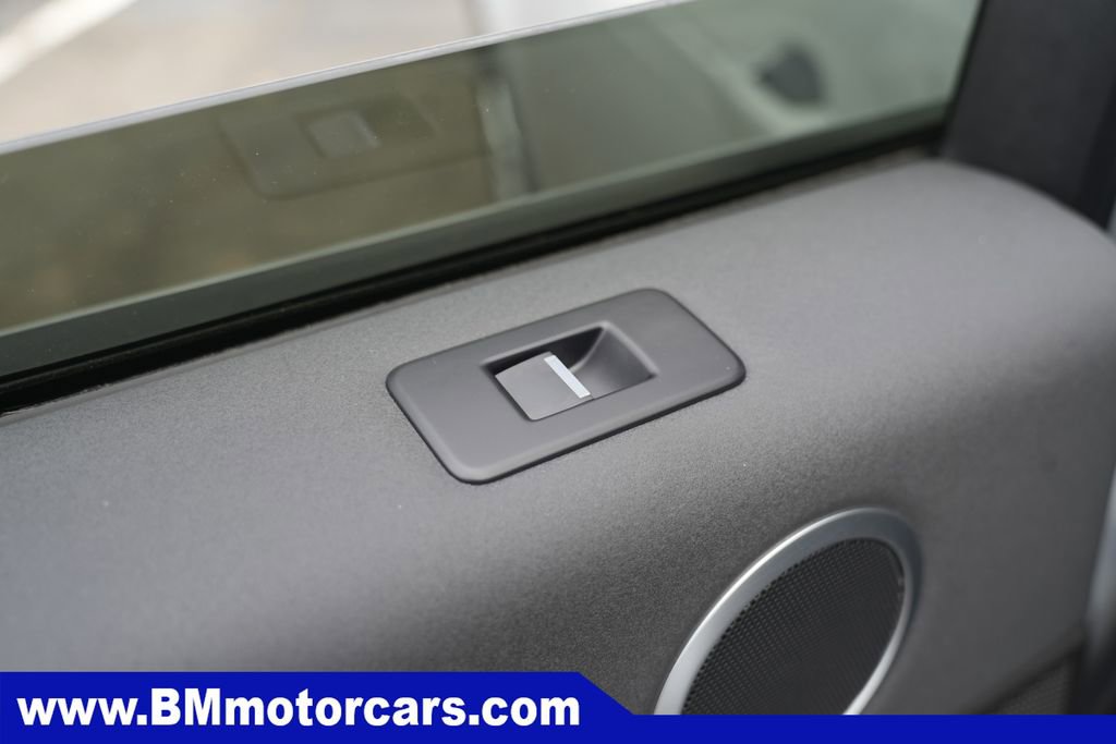 Used 2018 Land Rover Discovery HSE AWD/4WD image 29