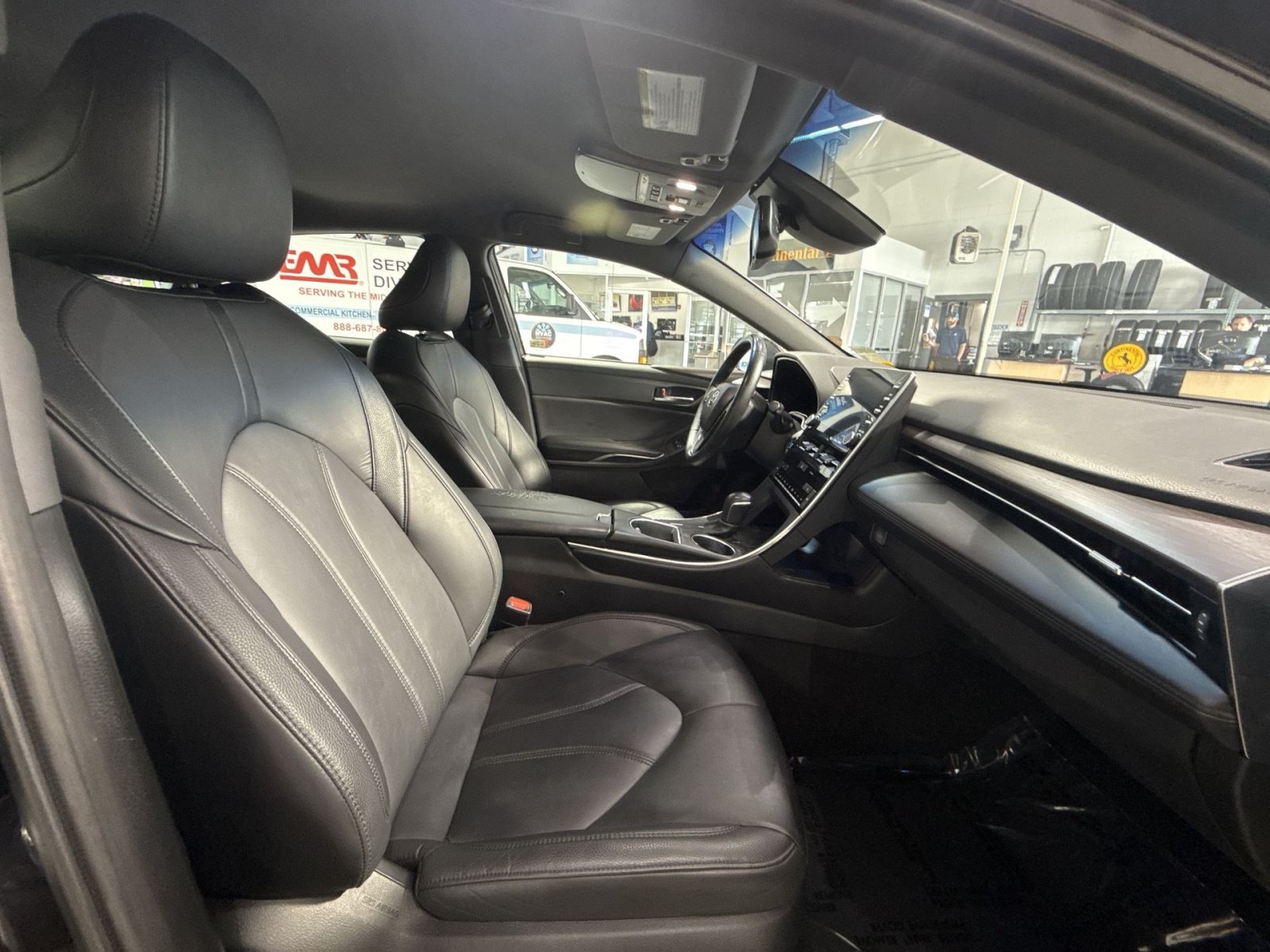 Used 2022 Toyota Avalon XLE FWD image 27