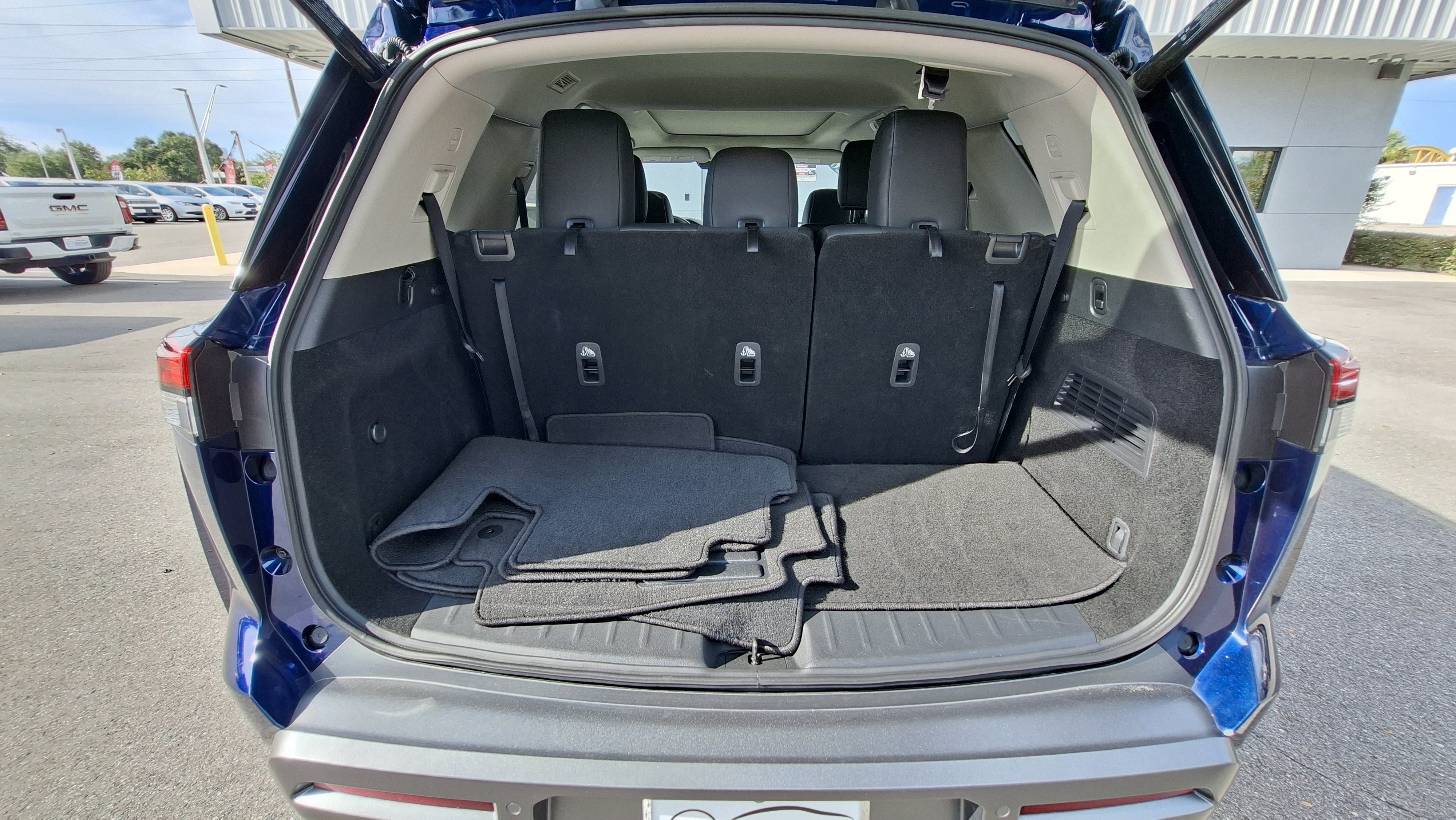 Used 2026 Nissan Pathfinder SL w/ SL Premium Package FWD image 22