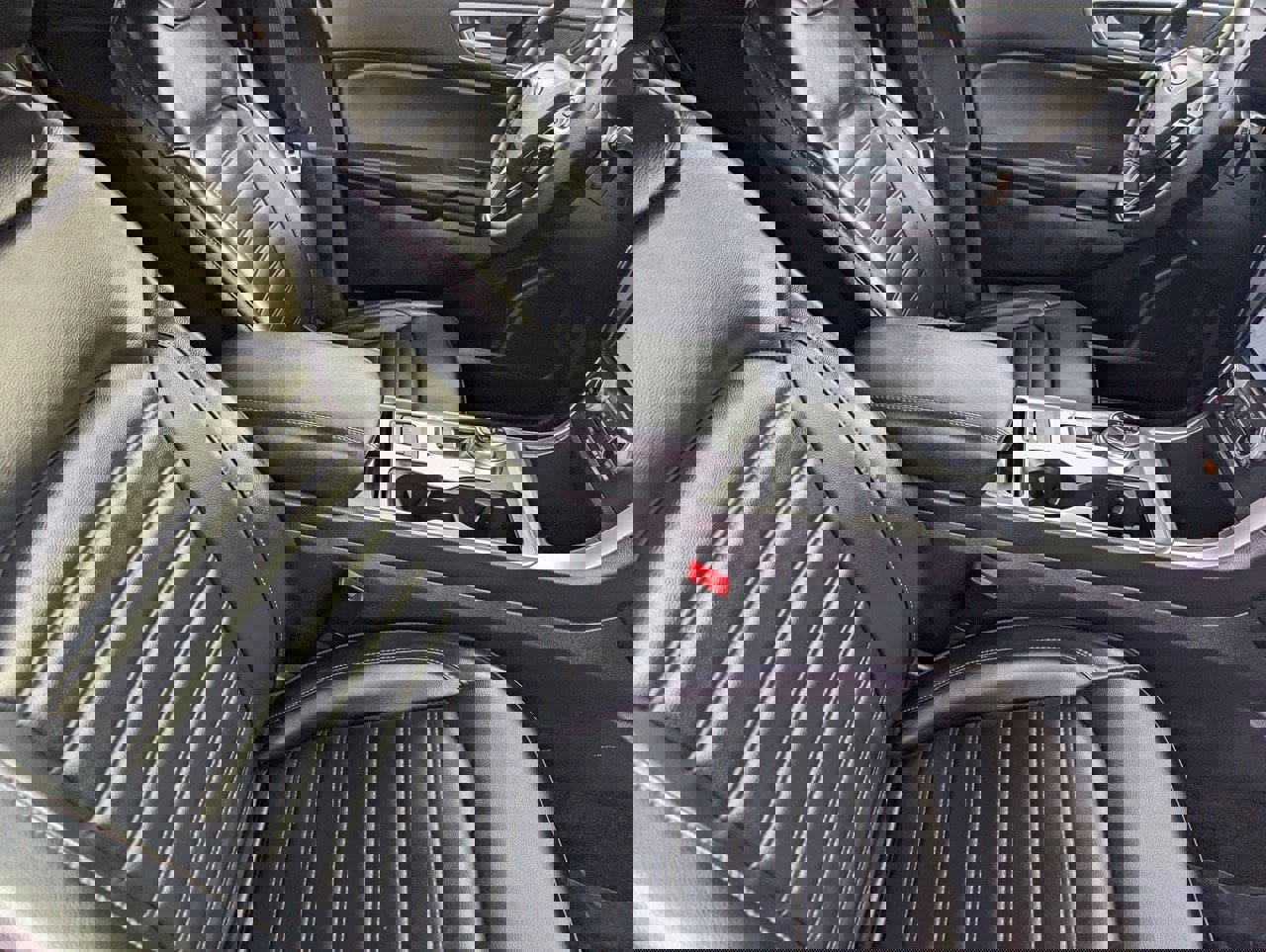 Used 2024 Ford Edge SEL image 11