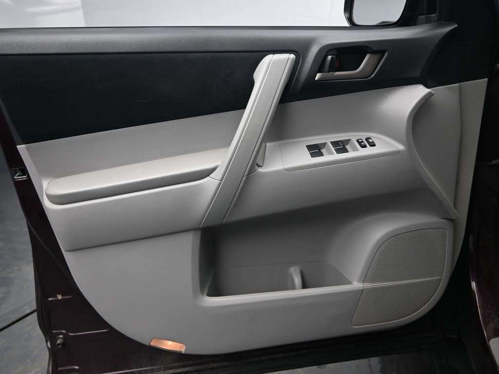 Used 2011 Toyota Highlander 4WD w/ Tech Pkg image 25