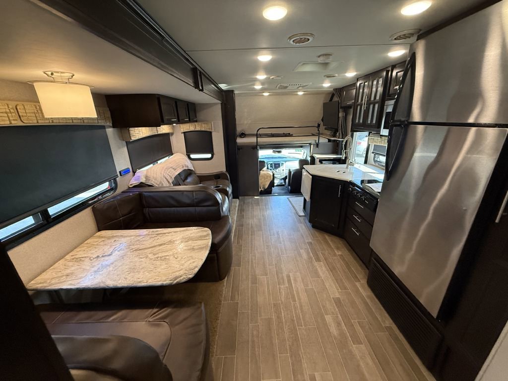 Used 2018 RAM 5500 SLT w/ Quick Order Package 29G SLT image 92