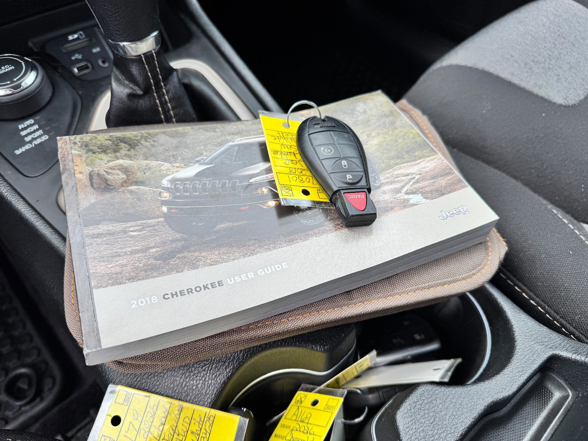 Used 2018 Jeep Cherokee Latitude w/ Cold Weather Group image 32