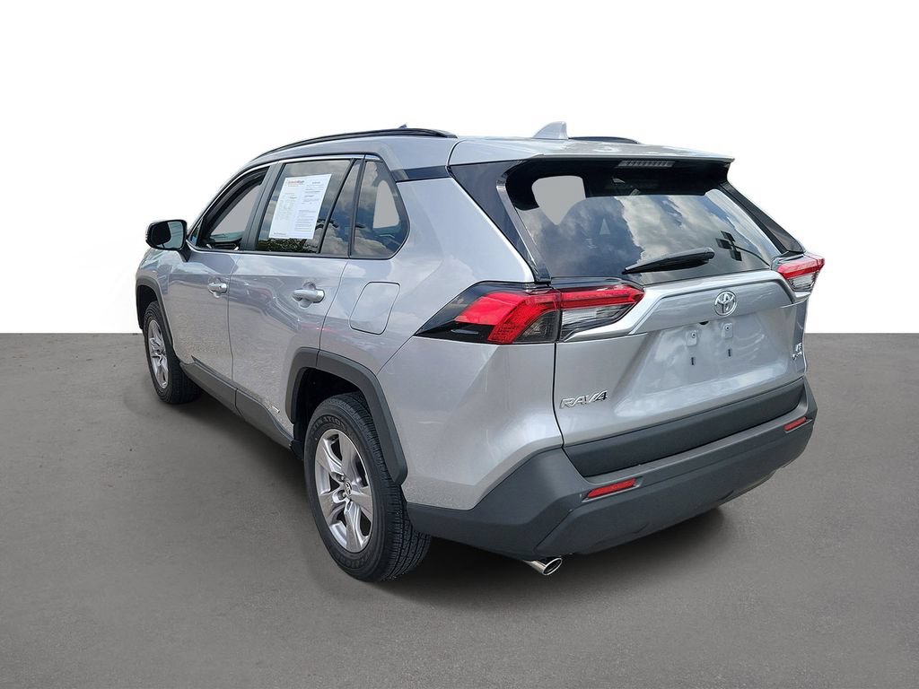 Used 2025 Toyota RAV4 LE AWD/4WD image 4