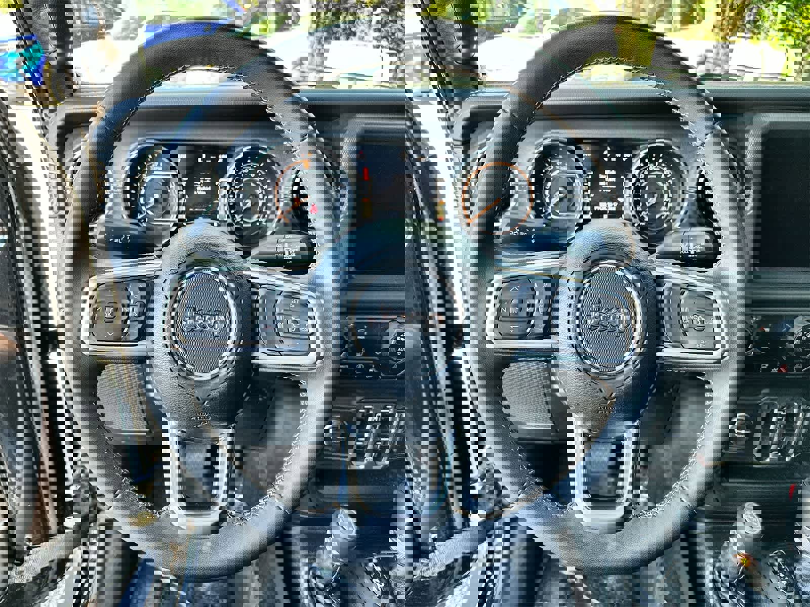 Used 2023 Jeep Gladiator Overland image 14