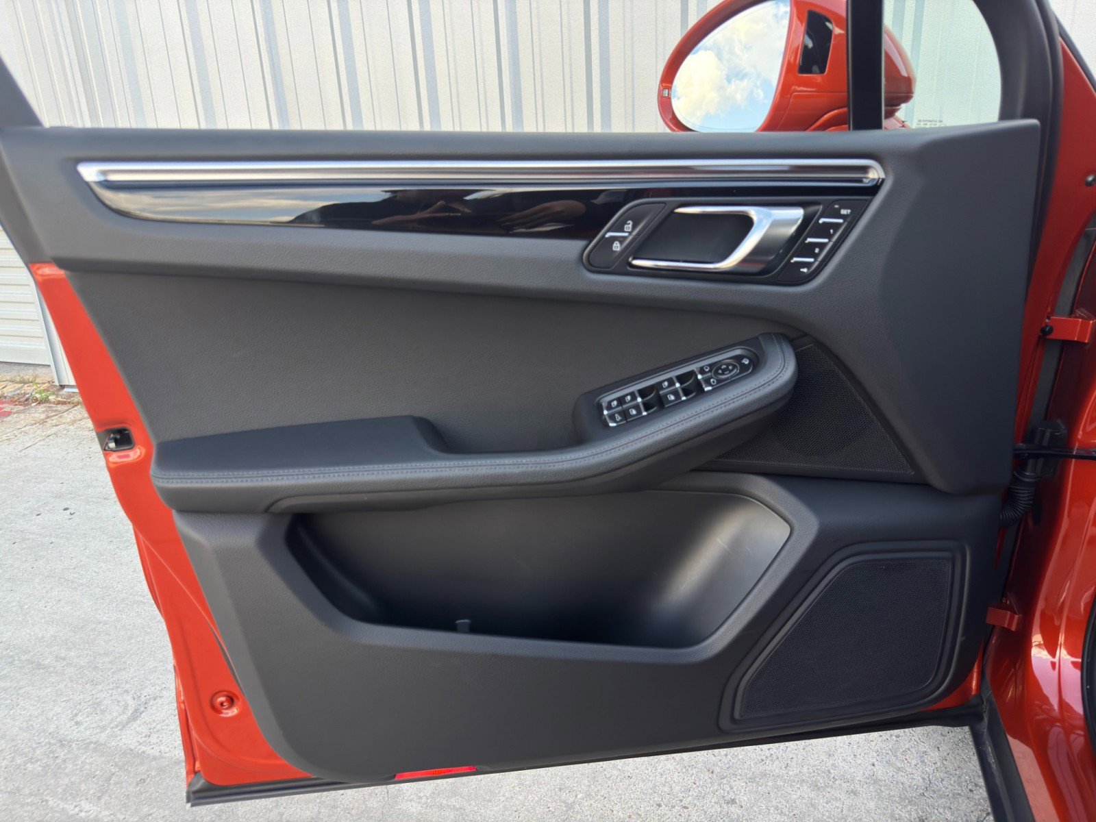 Used 2023 Porsche Macan image 42