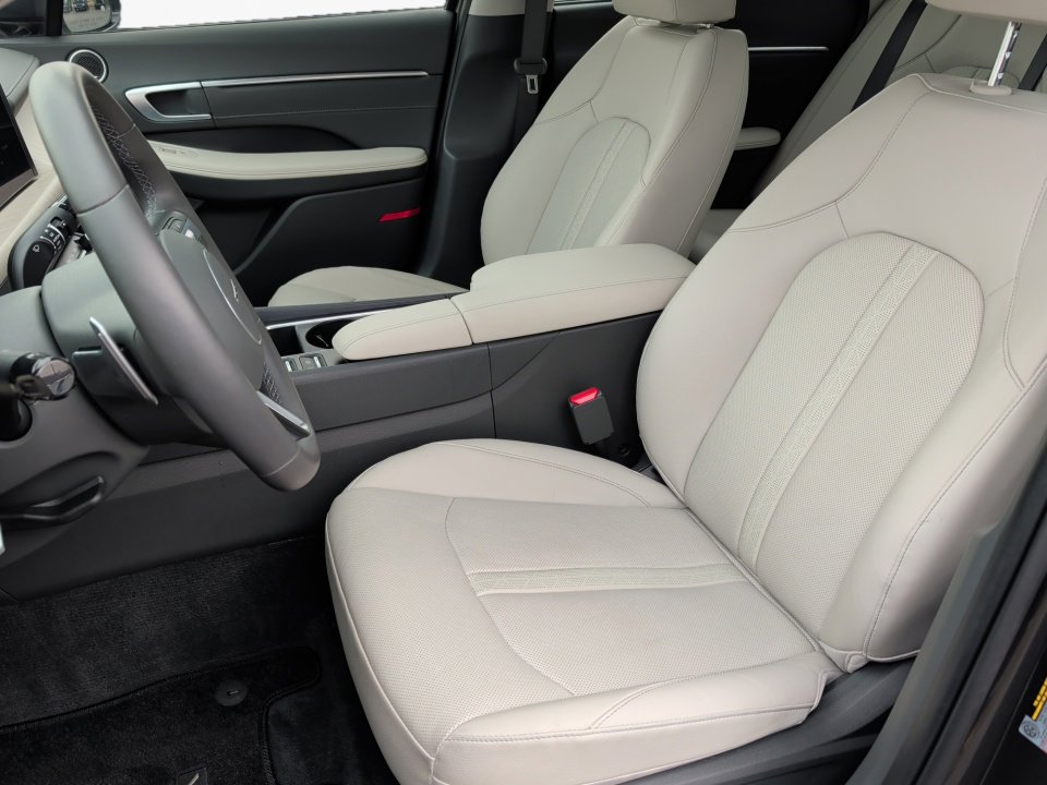 Certified 2025 Hyundai Sonata Limited FWD image 9