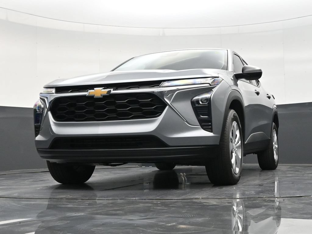 Used 2025 Chevrolet Trax LS FWD image 27