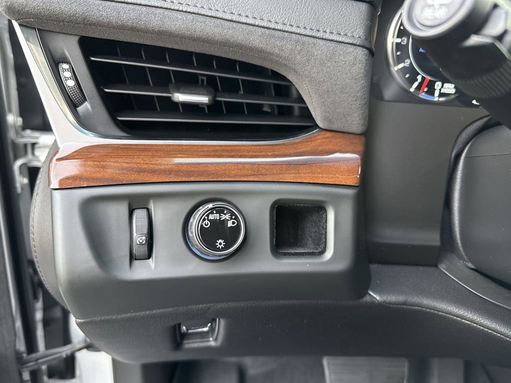 Used 2019 Cadillac Escalade Premium Luxury image 28