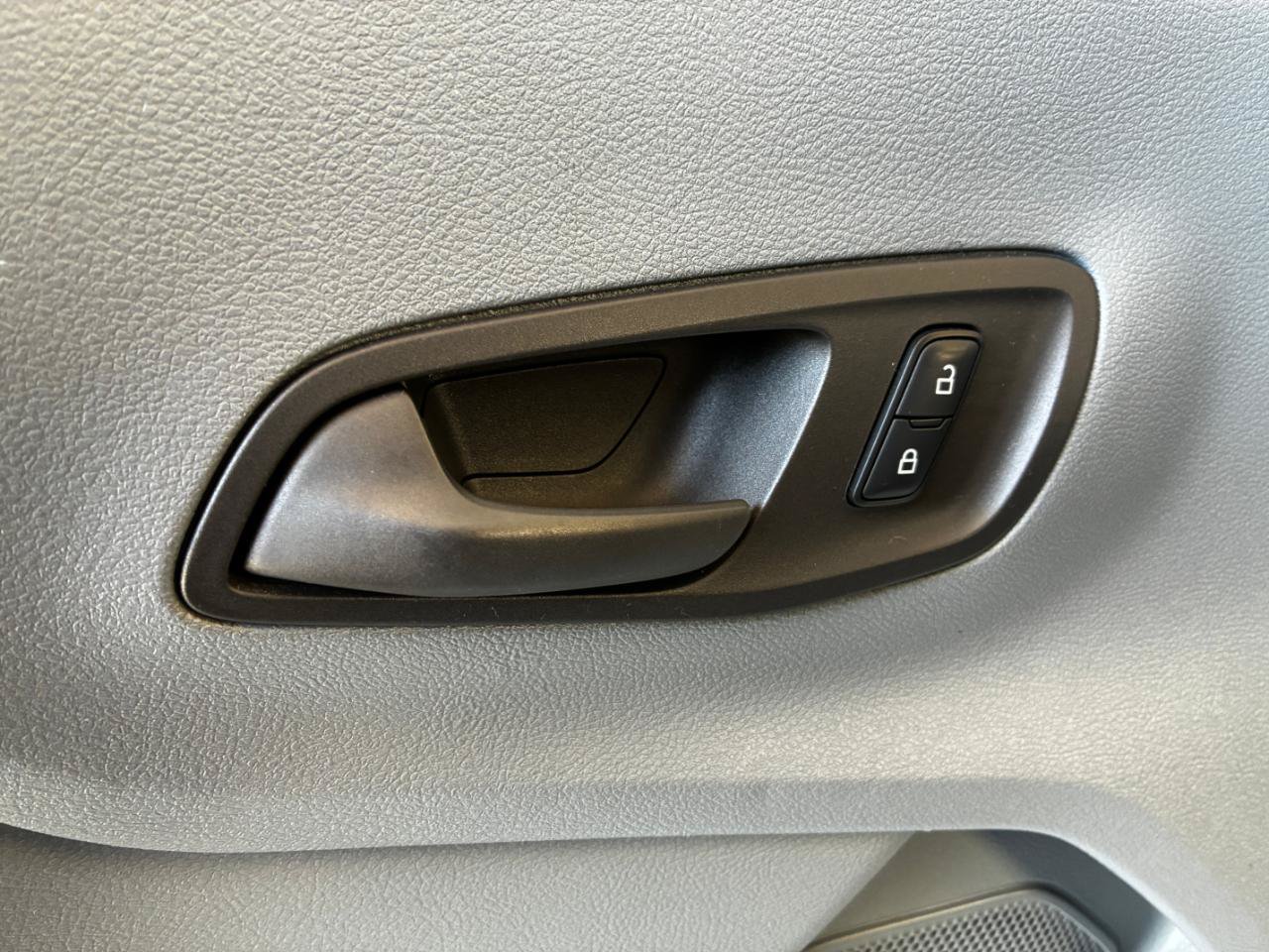 Used 2019 Ford Transit 150 XLT RWD image 11