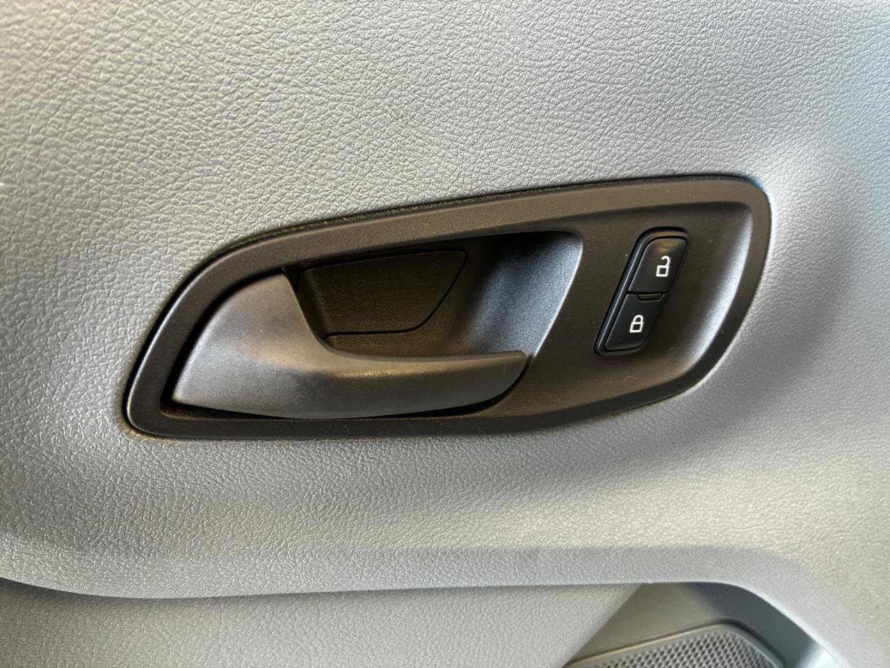 Used 2019 Ford Transit 150 XLT image 11