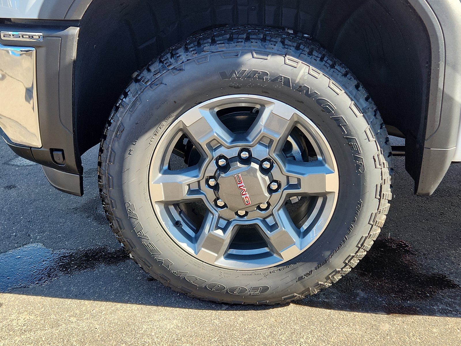 New 2026 GMC Sierra 2500 SLE w/ SLE Value Package; image 8