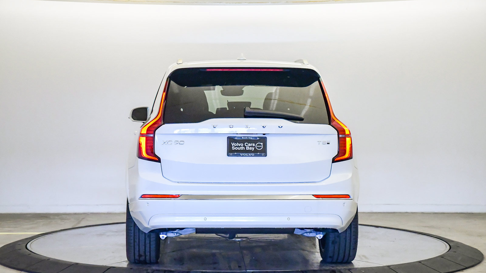 New 2026 Volvo XC90 T8 Plus w/ Protection Package Premier AWD/4WD image 3