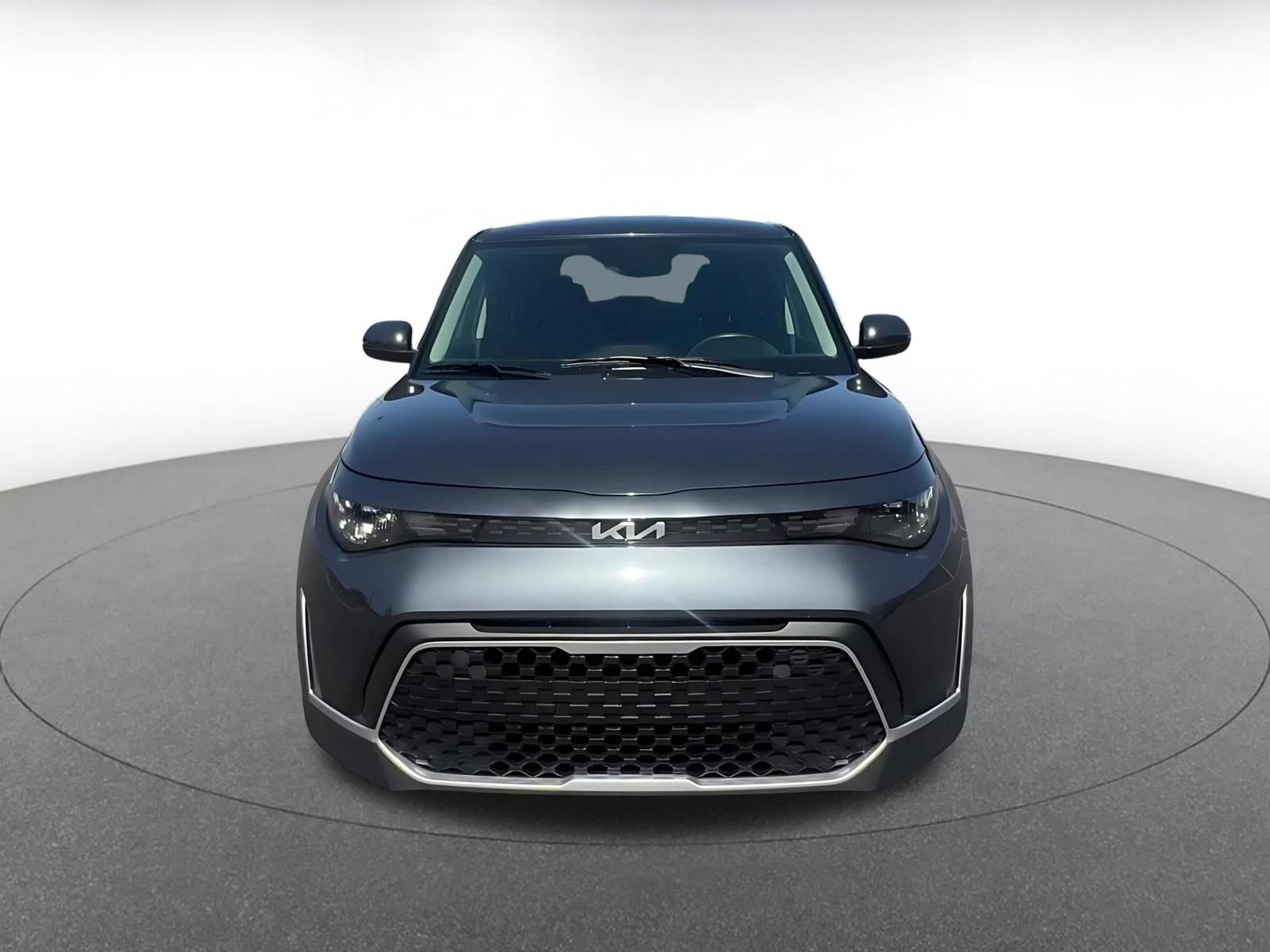Used 2025 Kia Soul LX w/ LX Technology Package FWD image 4