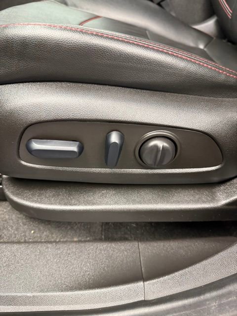 Used 2022 Chevrolet Equinox RS w/ RS Leather Package image 39