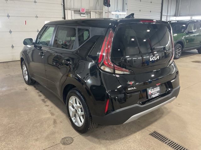 Used 2025 Kia Soul LX w/ LX Technology Package FWD image 4