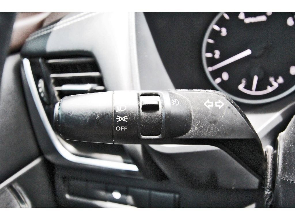 Used 2021 Nissan Rogue SL FWD image 11
