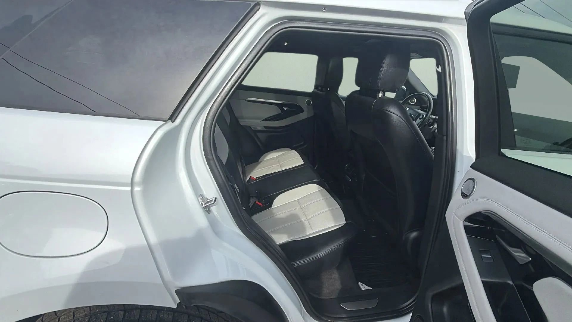 Used 2020 Land Rover Range Rover Evoque R-Dynamic S image 17