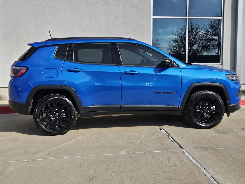 New 2026 Jeep Compass Latitude image 2