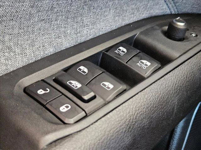 Used 2023 Jeep Compass Sport image 18