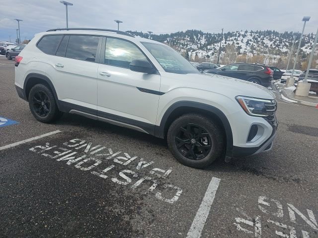 Used 2024 Volkswagen Atlas Peak Edition SEL image 2