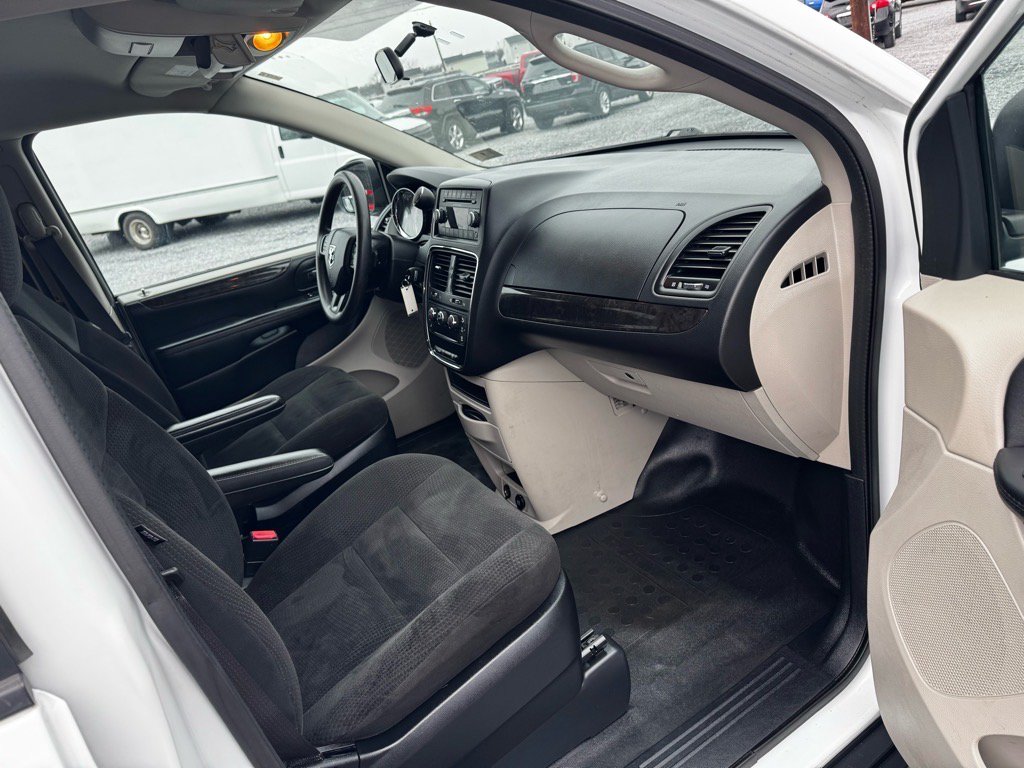 Used 2015 RAM C/V Tradesman FWD image 23