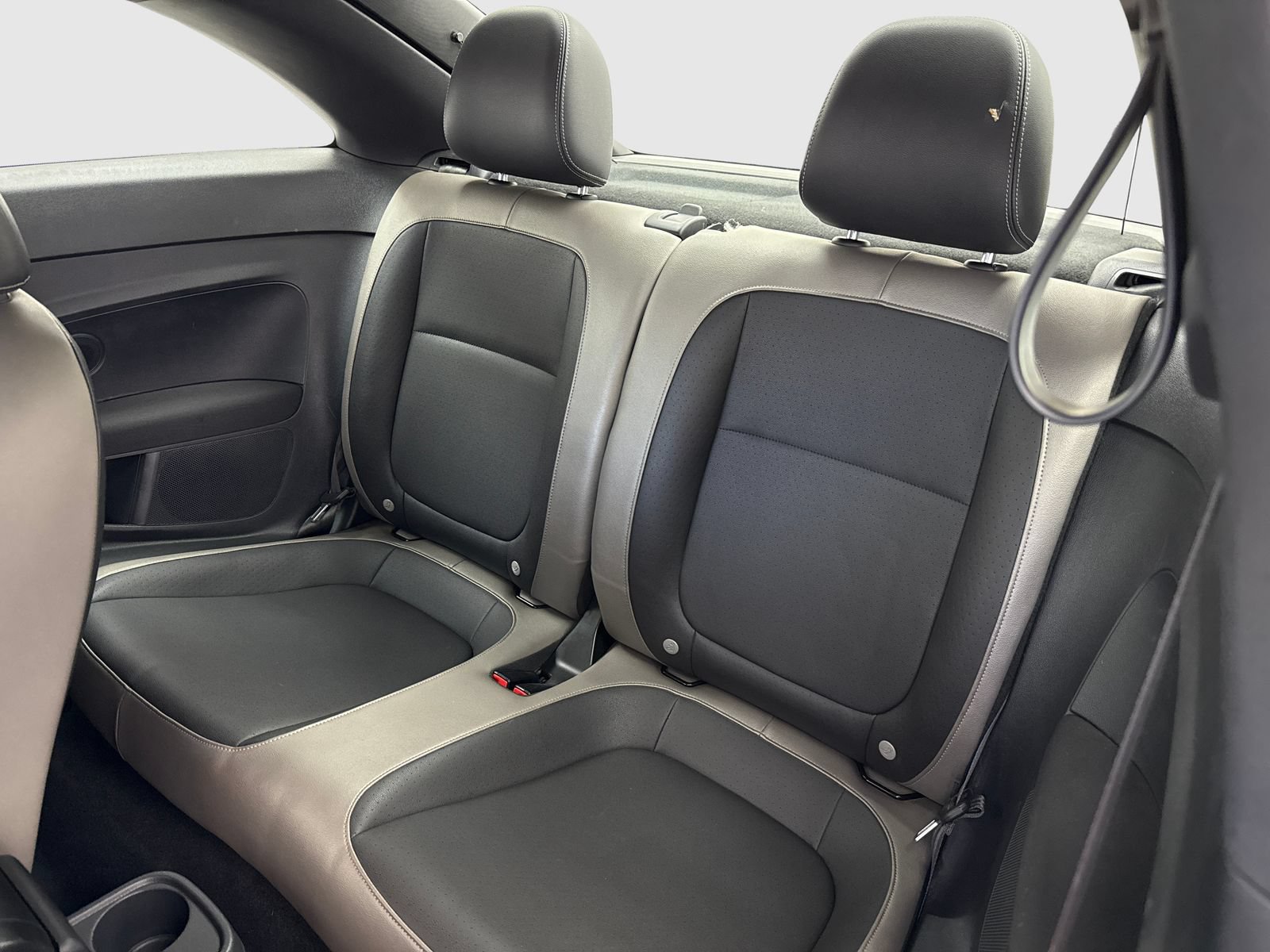 Used 2015 Volkswagen Beetle 1.8T Classic FWD image 34