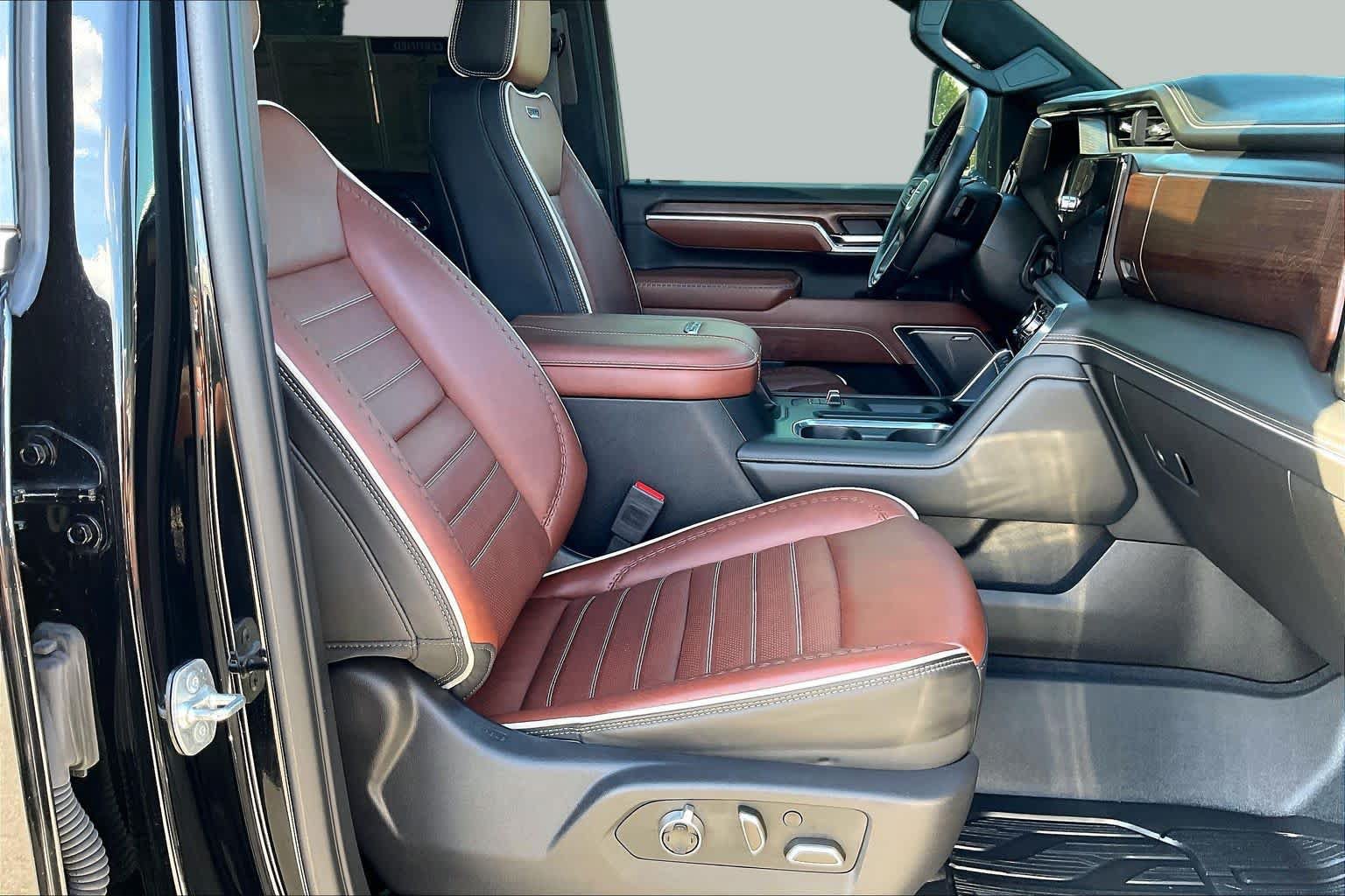 Used 2025 GMC Sierra 3500 Denali Ultimate AWD/4WD image 9