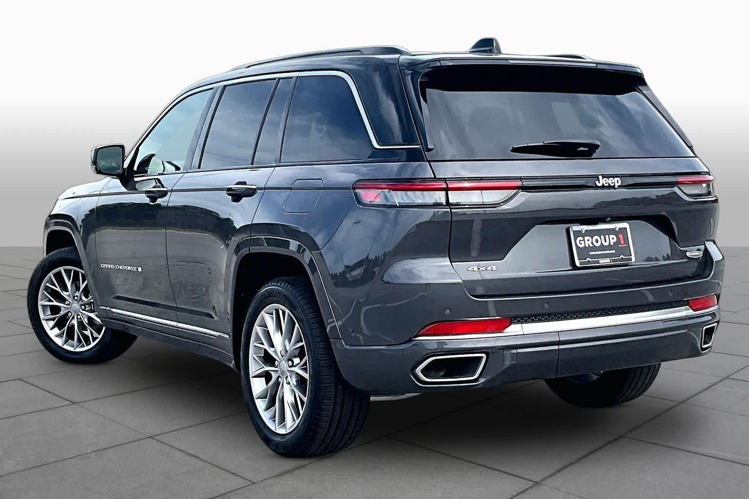 Used 2025 Jeep Grand Cherokee Summit AWD/4WD image 12