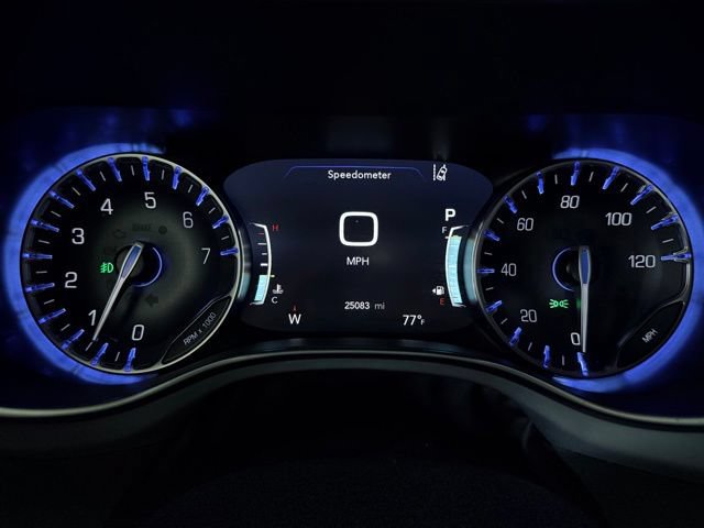 Used 2025 Chrysler Pacifica Limited FWD image 37