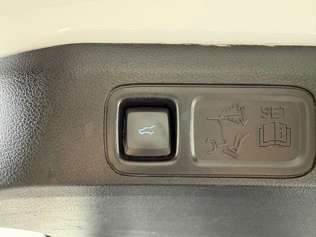 Used 2020 Ford Expedition XLT w/ Equipment Group 202A RWD image 57