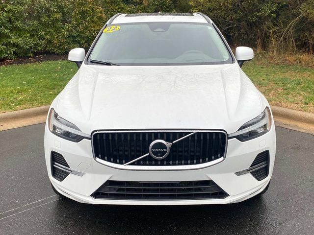 Used 2022 Volvo XC60 B5 Momentum image 2